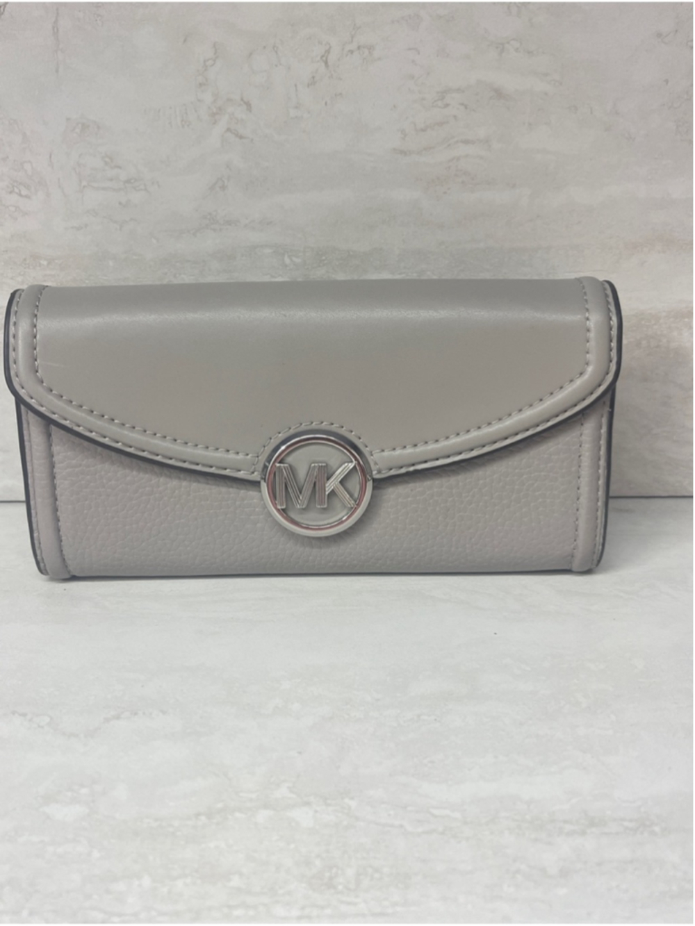 Michael Kors Fulton Flap Continental Wallet Pebble Leather Pearl Gray